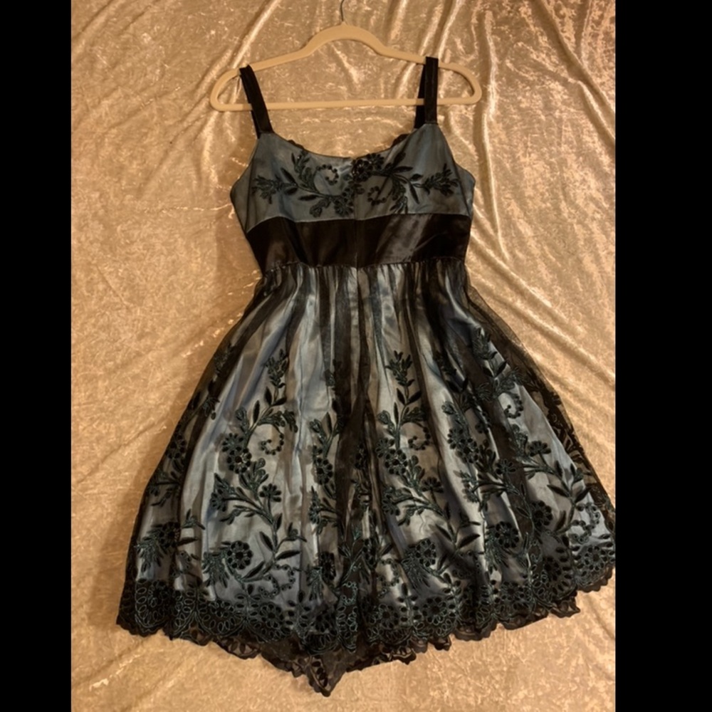 Gorgeous cocktail dress. - Picture 2 of 2